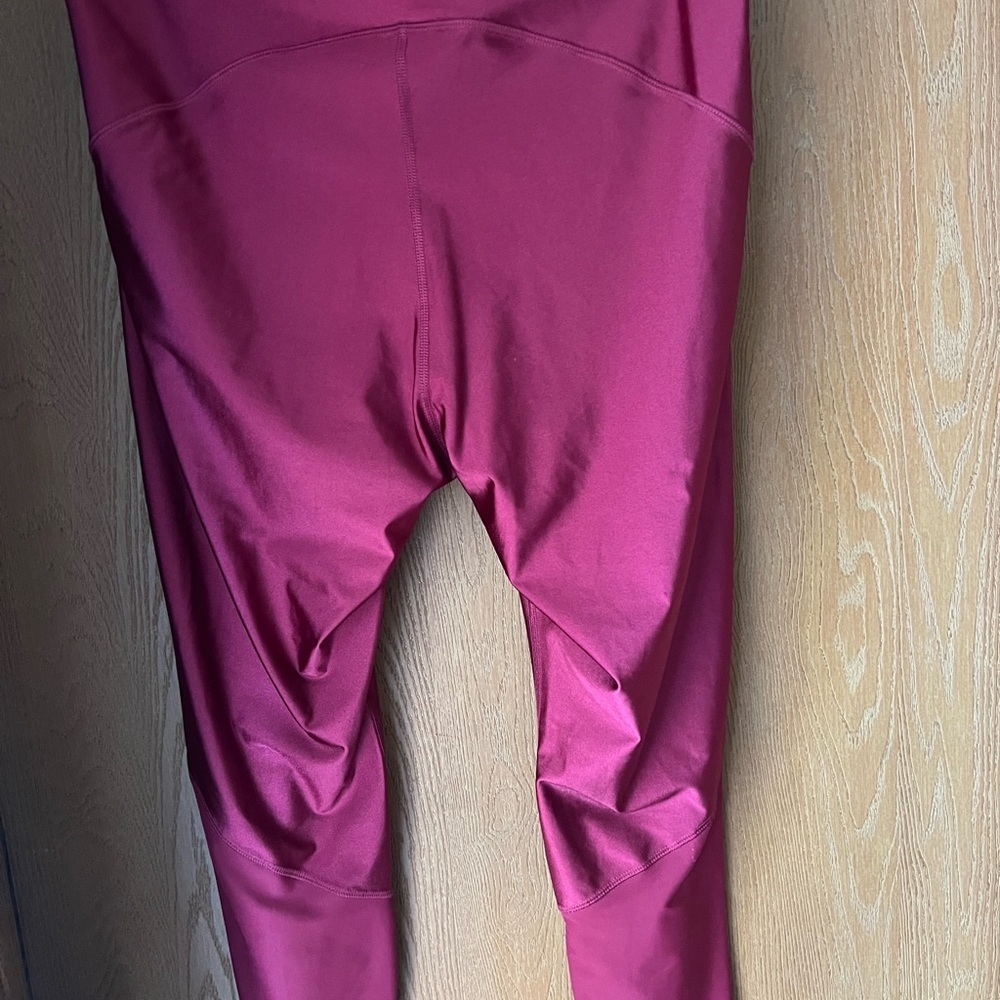 Old Navy Active 2X Red Light Compression Shine Workout Leggings - Picture 6 of 14